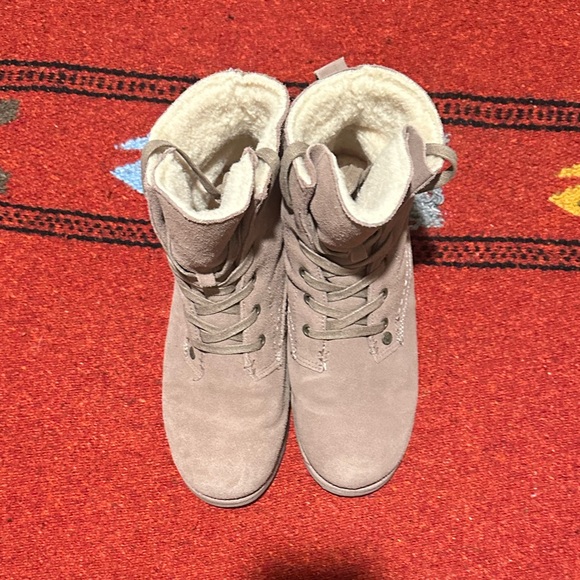 BEARPAW Women's Harmony Women's Lace-up Boot | Comfortable Winter Boot - Picture 4 of 5